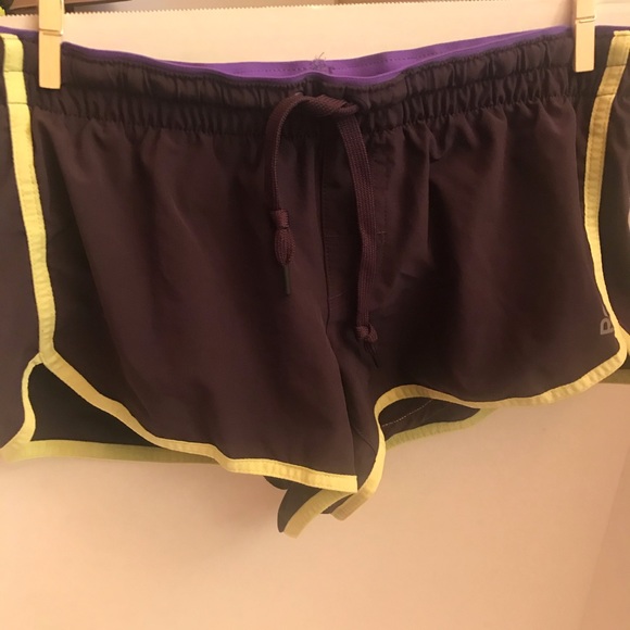 Reebok small shorts - Picture 2 of 4